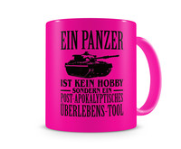 Tasse mit dem Motiv Ein Panzer ist kein Hobby Tasse Modellnummer  neon pink/schwarz