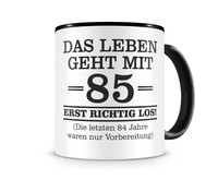 Tasse mit dem Motiv Mit 85 geht das Leben los Tasse Modellnummer  schwarz/schwarz